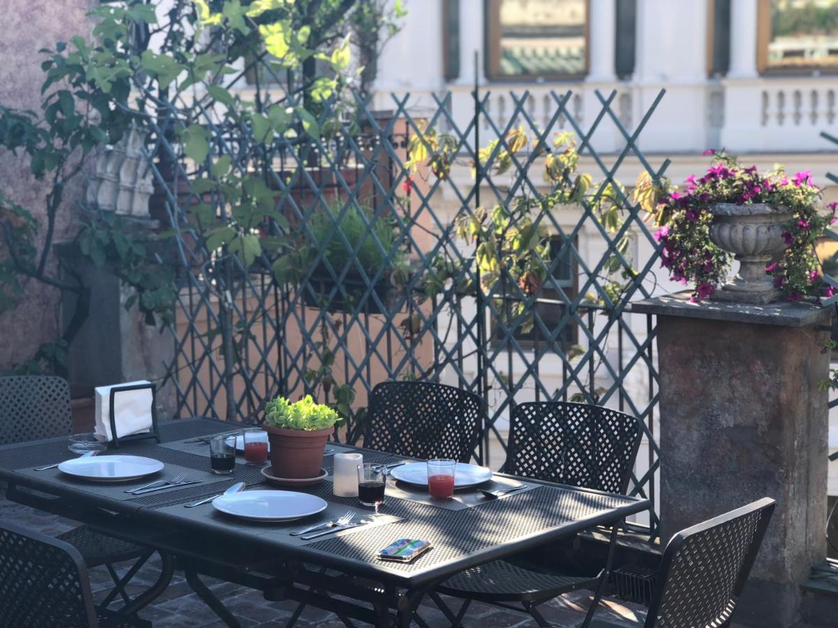 Giuturna Boutique Hotel Рим Экстерьер фото
